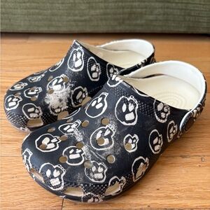 KIDS’ CROCS Size J2 Black/White Skulls - Glow in The Dark